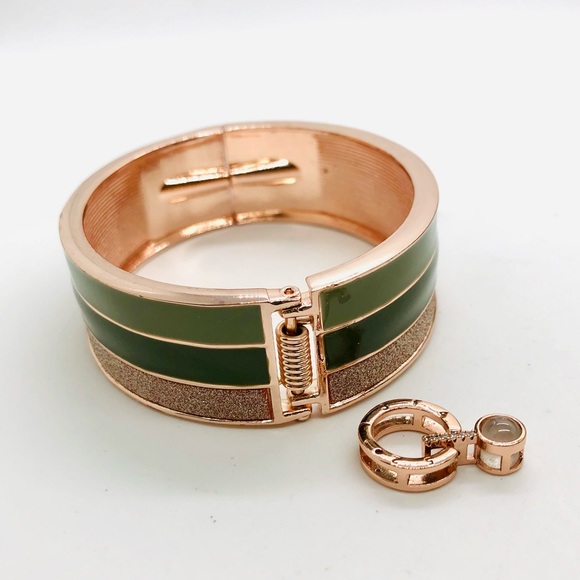 Vintage Microscopic Love Pendant & Glitter Bracelet - Picture 11 of 16